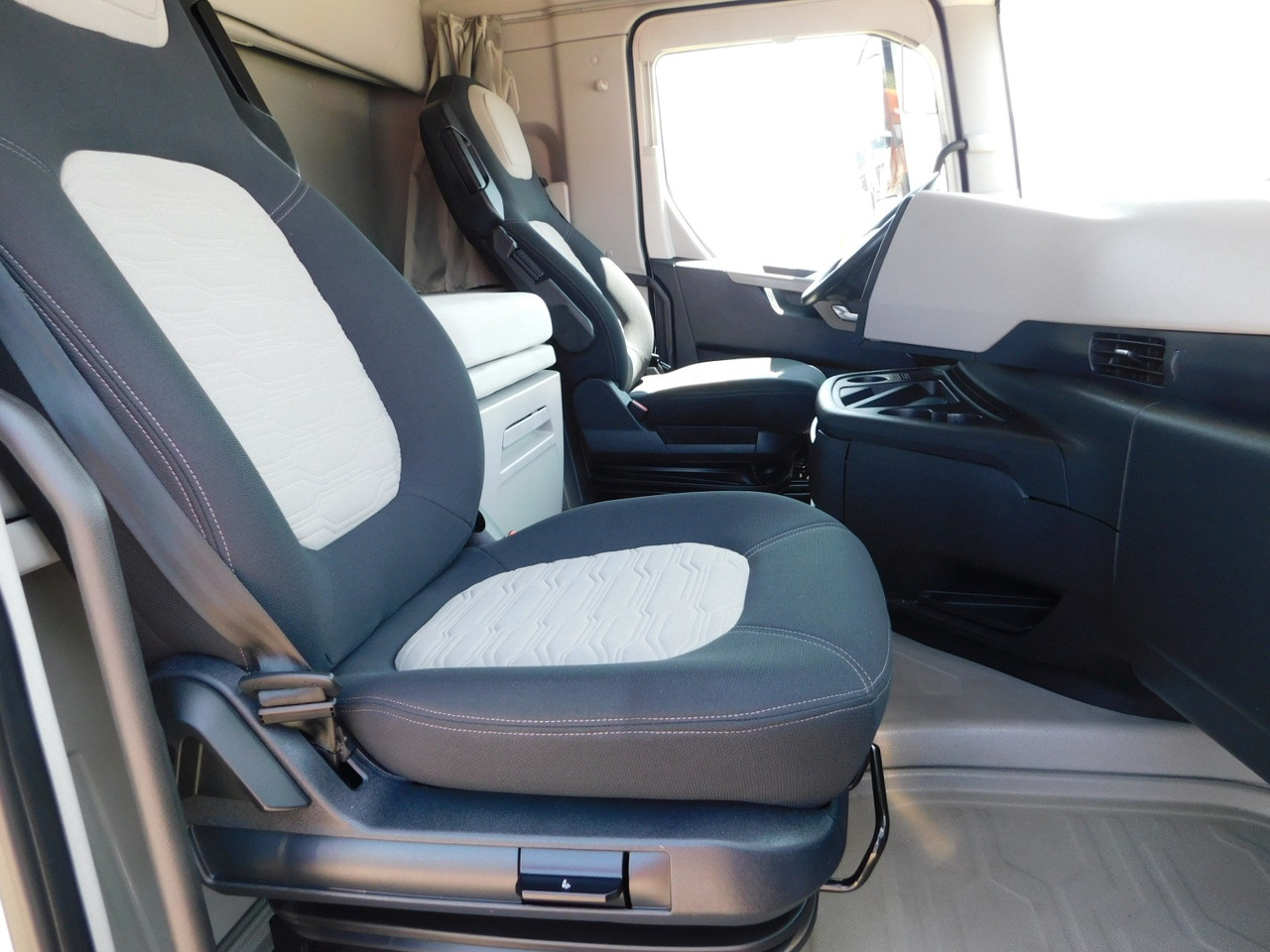 Ford F max ll 4x2 scab e6 12s2620 - Cabeza tractora: foto 5 Ford F max ll 4x2 scab e6 12s2620 - Cabeza tractora: foto 5