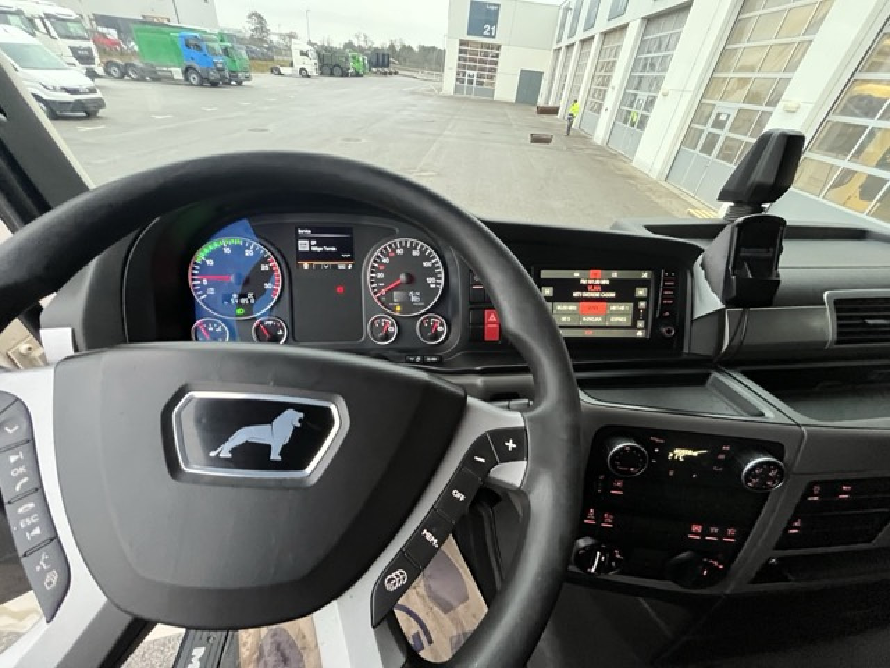 MAN TGX 18.460 4x4H BLS Euro6 Klima Luftfeder ZV - Cabeza tractora: foto 4 MAN TGX 18.460 4x4H BLS Euro6 Klima Luftfeder ZV - Cabeza tractora: foto 4