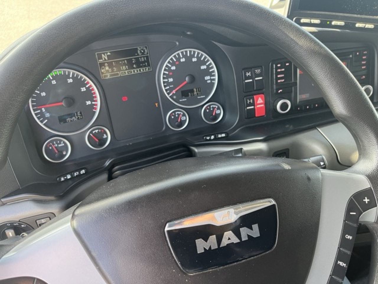 MAN TGX 26.480 6x4 BLS Euro6 Intarder Klima Luftfeder - Cabeza tractora: foto 3 MAN TGX 26.480 6x4 BLS Euro6 Intarder Klima Luftfeder - Cabeza tractora: foto 3