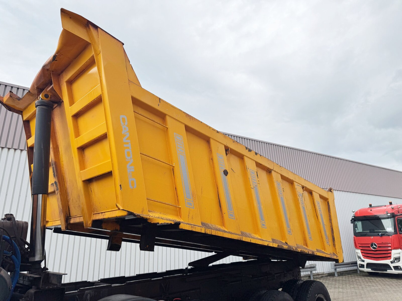 Arrendamiento de  ASTRA HHD8 86.48-80 8x6 ASTRA HHD8 86.48-80 8x6 Mulde ca. 24m³ ASTRA HHD8 86.48-80 8x6 ASTRA HHD8 86.48-80 8x6 Mulde ca. 24m³: foto 15