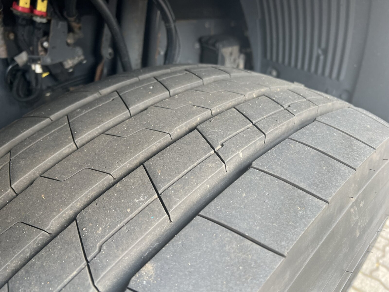 FH16 750 8x4 FH16 750 8x4, Retarder, Globetrotter, Vorlauflift/-lenk, Schwerlast 180T - Cabeza tractora: foto 4 FH16 750 8x4 FH16 750 8x4, Retarder, Globetrotter, Vorlauflift/-lenk, Schwerlast 180T - Cabeza tractora: foto 4