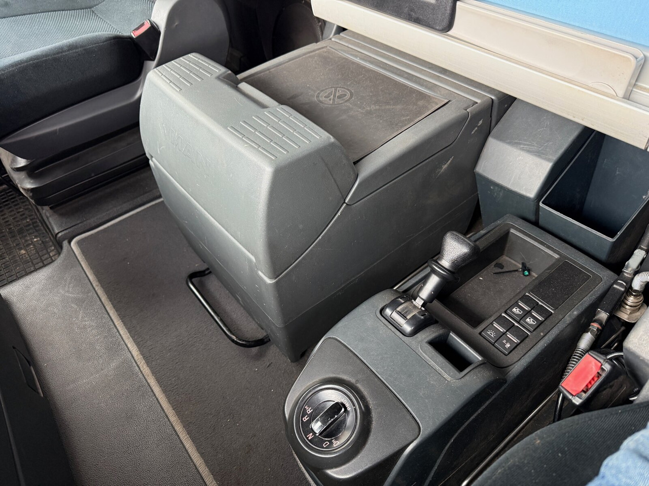 MAN TGX 26.480 6x4 BLS TGX 26.480 6x4 BLS, Retarder, XLX, Standklima, Hydraulik, zGG 90t - Cabeza tractora: foto 4 MAN TGX 26.480 6x4 BLS TGX 26.480 6x4 BLS, Retarder, XLX, Standklima, Hydraulik, zGG 90t - Cabeza tractora: foto 4