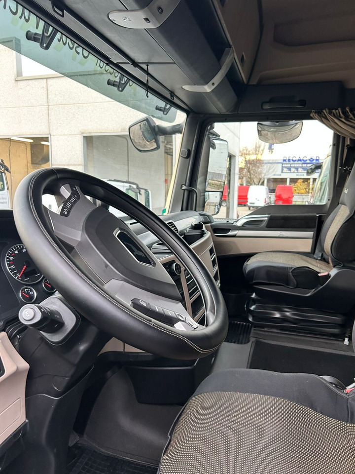 MAN TGX 33.580 6x4 BB TGX 33.580 6x4 BB, Retarder, zZGG 150.000kg - Cabeza tractora: foto 2 MAN TGX 33.580 6x4 BB TGX 33.580 6x4 BB, Retarder, zZGG 150.000kg - Cabeza tractora: foto 2