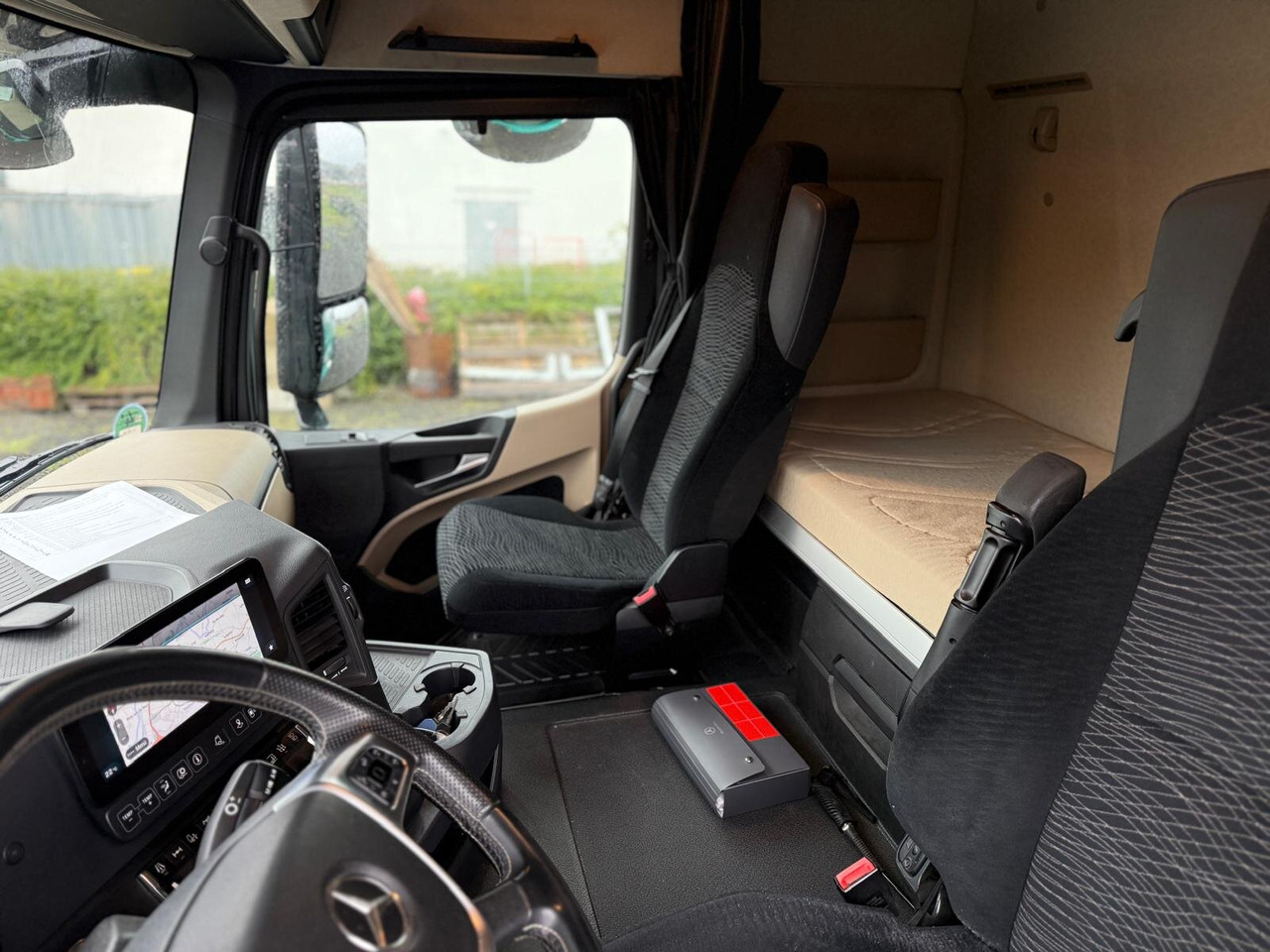 Mercedes-Benz Actros 1851 LS 4x4 HAD Actros 1851 LS 4x4 HAD, Hydraulik, Navi, MultimediaCockpit - Cabeza tractora: foto 5 Mercedes-Benz Actros 1851 LS 4x4 HAD Actros 1851 LS 4x4 HAD, Hydraulik, Navi, MultimediaCockpit - Cabeza tractora: foto 5