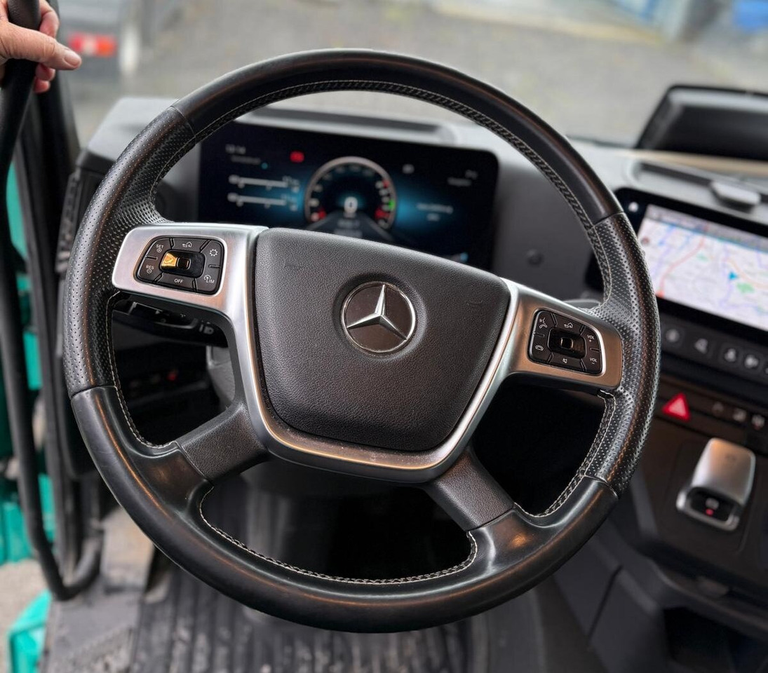 Mercedes-Benz Actros 1851 LS 4x4 HAD Actros 1851 LS 4x4 HAD, Hydraulik, Navi, MultimediaCockpit - Cabeza tractora: foto 4 Mercedes-Benz Actros 1851 LS 4x4 HAD Actros 1851 LS 4x4 HAD, Hydraulik, Navi, MultimediaCockpit - Cabeza tractora: foto 4