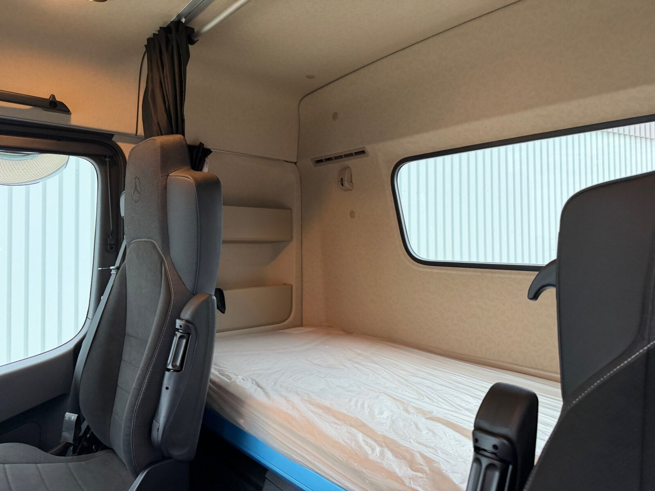 Mercedes-Benz Actros 1853 LS 4x2 Actros 1853 LS 4x2, Retarder, Navi, MultimediaCockpit, Hydraulik - Cabeza tractora: foto 5 Mercedes-Benz Actros 1853 LS 4x2 Actros 1853 LS 4x2, Retarder, Navi, MultimediaCockpit, Hydraulik - Cabeza tractora: foto 5