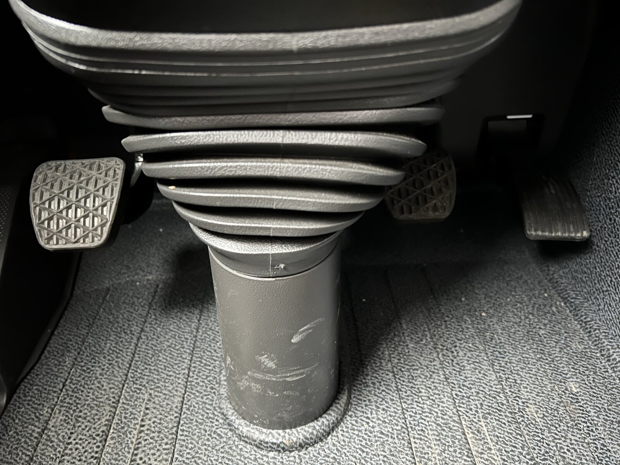 Mercedes-Benz Actros 2141 K 4x2 Actros 2141 K 4x2 - Cabeza tractora: foto 4 Mercedes-Benz Actros 2141 K 4x2 Actros 2141 K 4x2 - Cabeza tractora: foto 4