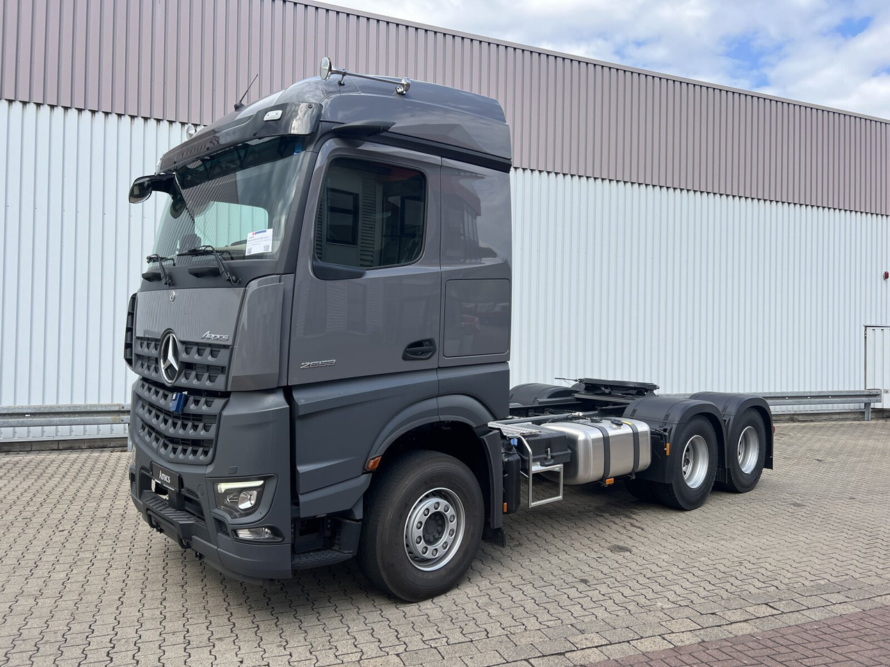 Mercedes-Benz Arocs 2653 LS 6x4 Arocs 2653 LS 6x4, Retarder, MirrorCam, MultimediaCockpit, Navi, LED - Cabeza tractora: foto 1 Mercedes-Benz Arocs 2653 LS 6x4 Arocs 2653 LS 6x4, Retarder, MirrorCam, MultimediaCockpit, Navi, LED - Cabeza tractora: foto 1