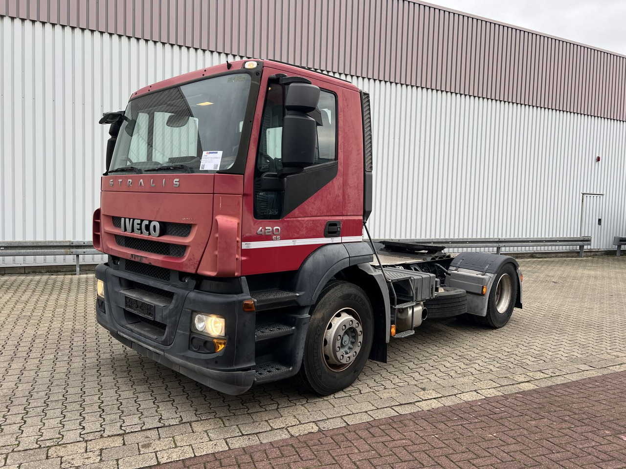Stralis AD440S42T/P 4x2 Stralis AD440X42T/P 4x2, Ex- Army - Cabeza tractora: foto 1 Stralis AD440S42T/P 4x2 Stralis AD440X42T/P 4x2, Ex- Army - Cabeza tractora: foto 1
