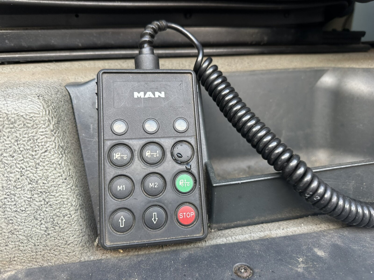 MAN TGA 18.350 4x2 LL TGA 18.350 4x2 LL, Fahrschulausstattung - Camión: foto 5 MAN TGA 18.350 4x2 LL TGA 18.350 4x2 LL, Fahrschulausstattung - Camión: foto 5