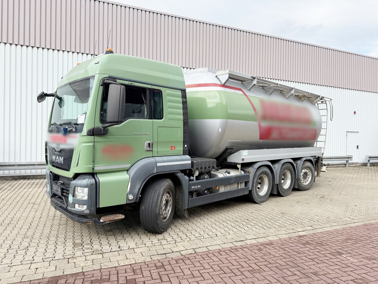 MAN TGS 35.460 8x4-4 BL TGS 35.460 8x4-4 BL, Intarder, Lenk/Lift, Kippsilo ca. 32m³, Kompressor - Camión: foto 1 MAN TGS 35.460 8x4-4 BL TGS 35.460 8x4-4 BL, Intarder, Lenk/Lift, Kippsilo ca. 32m³, Kompressor - Camión: foto 1
