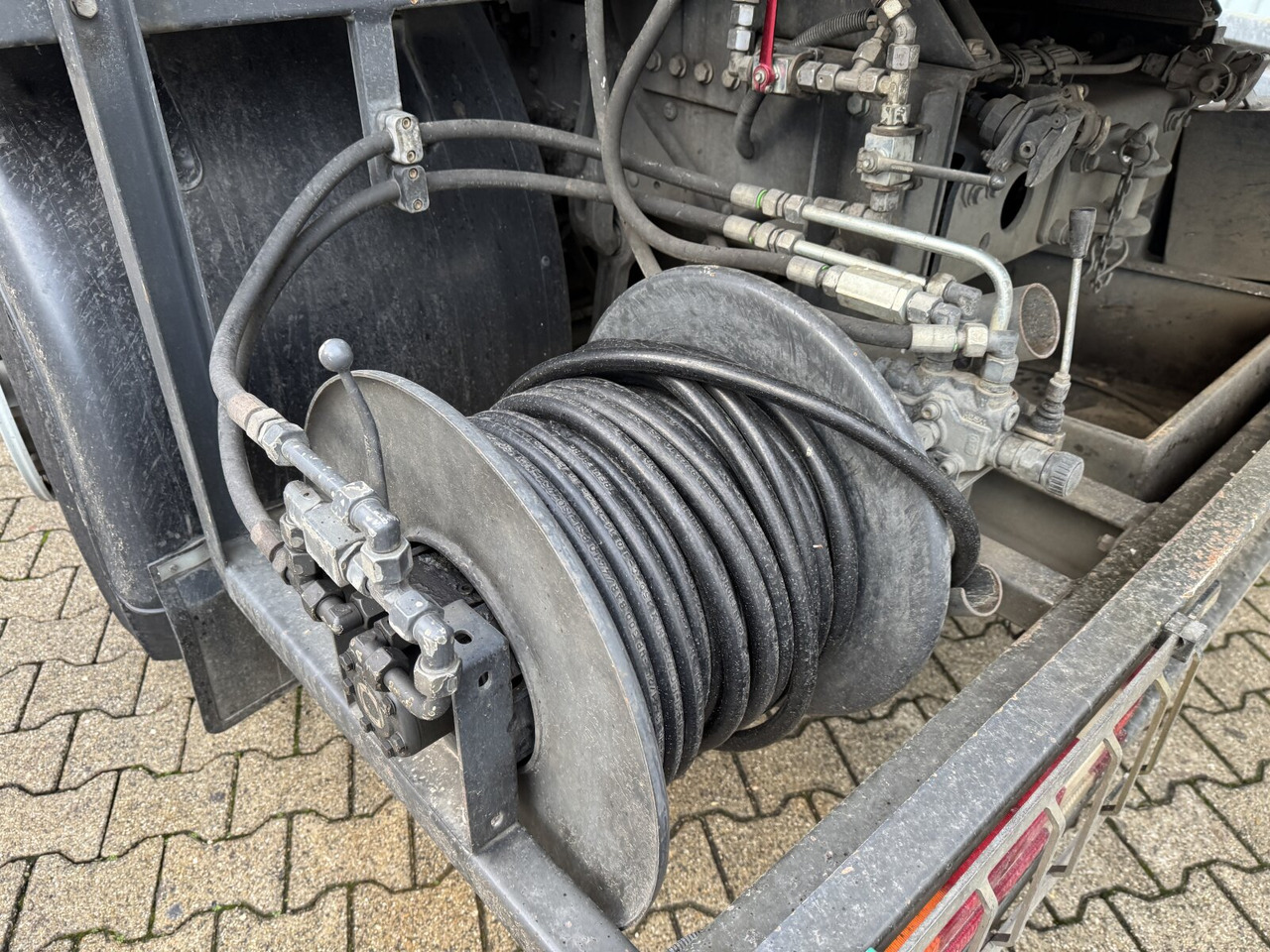 Mercedes-Benz Actros 2536 L 6x2 Actros 2536 L 6x2, Müller Saug- und Spülwagen ca. 10,5m³, Lenkachse - Camión: foto 4 Mercedes-Benz Actros 2536 L 6x2 Actros 2536 L 6x2, Müller Saug- und Spülwagen ca. 10,5m³, Lenkachse - Camión: foto 4