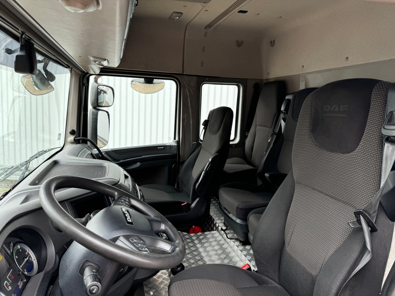 DAF XF 410 FA 4x2 XF 410 FA 4x2, Fahrschule, 2x AHK, 6 Sitze - Camión caja abierta: foto 3 DAF XF 410 FA 4x2 XF 410 FA 4x2, Fahrschule, 2x AHK, 6 Sitze - Camión caja abierta: foto 3