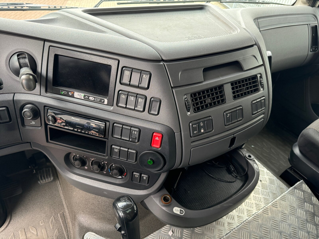 Camión caja abierta DAF XF 410 FA 4x2 XF 410 FA 4x2, Fahrschule, 2x AHK, 6 Sitze: foto 6