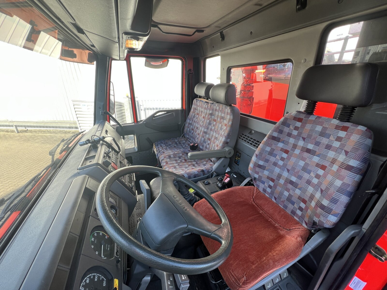 FF 95 E 18 WR 4x4 FF 95 E 18 WR 4x4, 6000l Wassertank - Camión cisterna: foto 4 FF 95 E 18 WR 4x4 FF 95 E 18 WR 4x4, 6000l Wassertank - Camión cisterna: foto 4