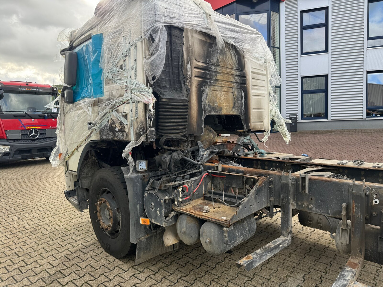 FM 380 6x4 R mit Brandschaden FM 380 6x4 R mit Brandschaden - Camión volquete: foto 2 FM 380 6x4 R mit Brandschaden FM 380 6x4 R mit Brandschaden - Camión volquete: foto 2