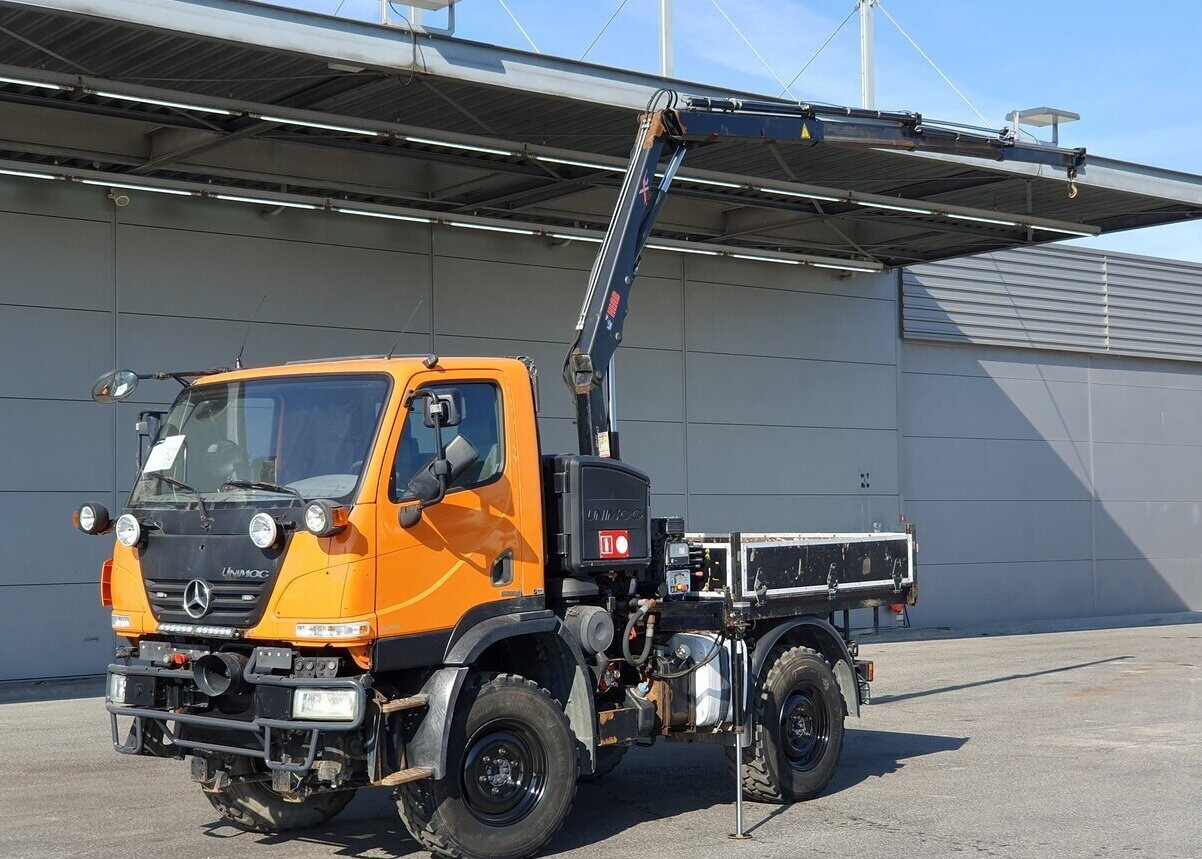 Unimog U 20 4x4 U 20 4x4, Zapfwelle, Kran Hiab 022D-3 HiDuo, Funk - Furgoneta: foto 1 Unimog U 20 4x4 U 20 4x4, Zapfwelle, Kran Hiab 022D-3 HiDuo, Funk - Furgoneta: foto 1