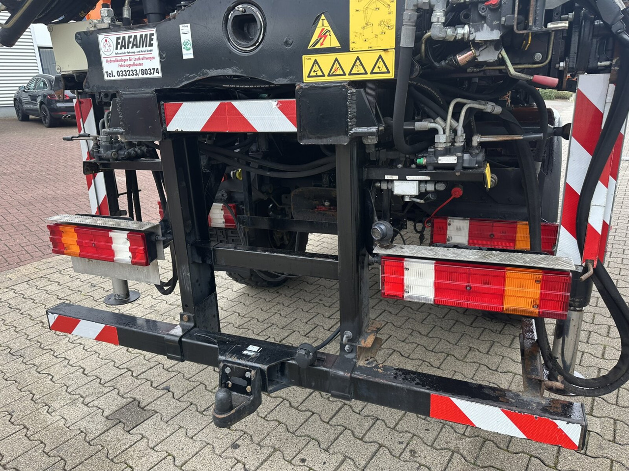 Unimog U500 4x4 U500 4x4 405/40 mit Heckkran Hiab 077-1 HiDuo, absattelbar, Funk - Furgoneta: foto 2 Unimog U500 4x4 U500 4x4 405/40 mit Heckkran Hiab 077-1 HiDuo, absattelbar, Funk - Furgoneta: foto 2