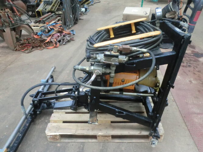 Unimog AUGL Kehrmaschine KMU88H AUGL KMU88H, Kehrmaschinen-Aufbau - Implemento para Barredora vial: foto 4 Unimog AUGL Kehrmaschine KMU88H AUGL KMU88H, Kehrmaschinen-Aufbau - Implemento para Barredora vial: foto 4