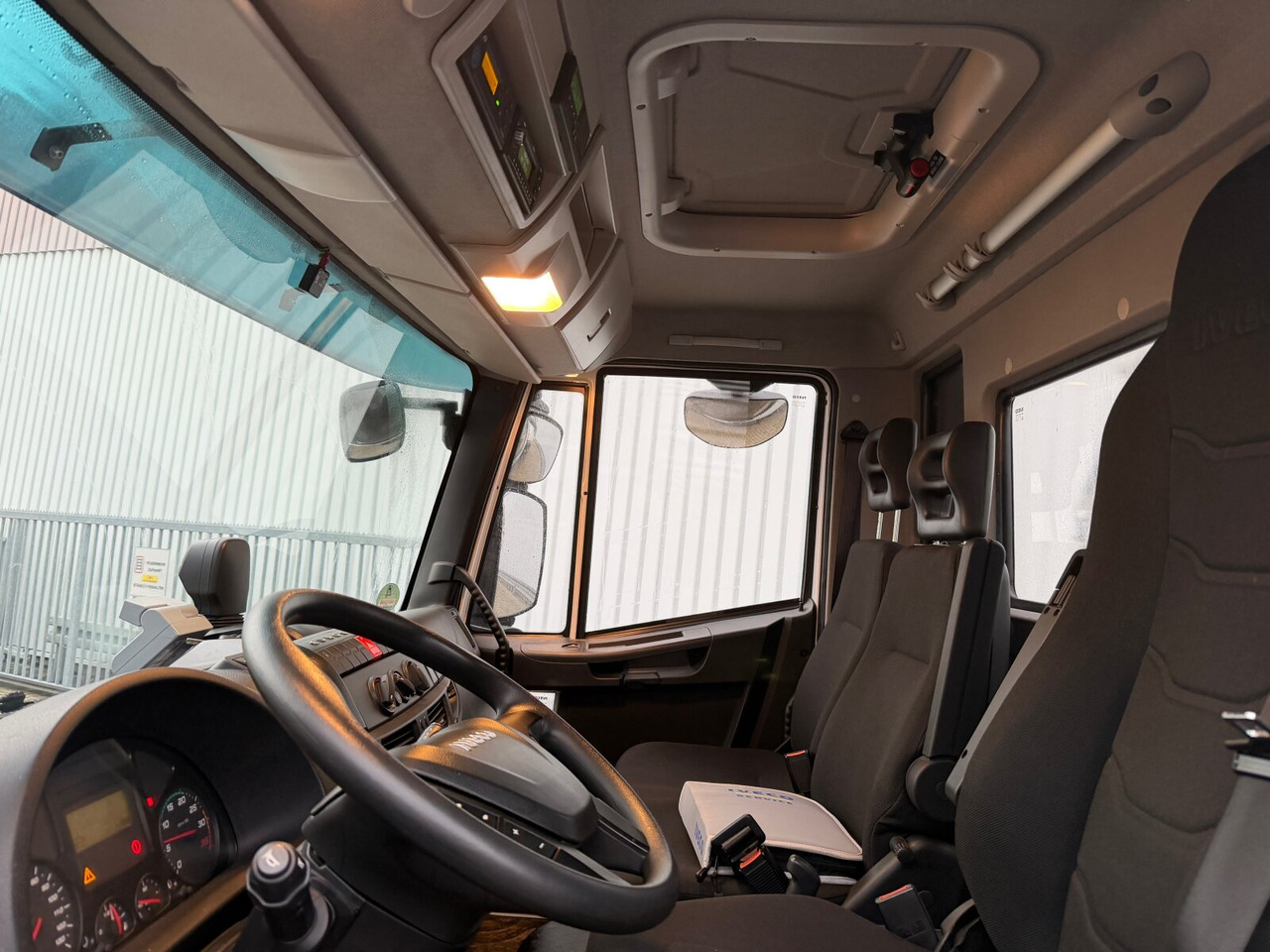 Iveco ML180E32 4x2 ML180E32 4x2 - Camión volquete: foto 2 Iveco ML180E32 4x2 ML180E32 4x2 - Camión volquete: foto 2