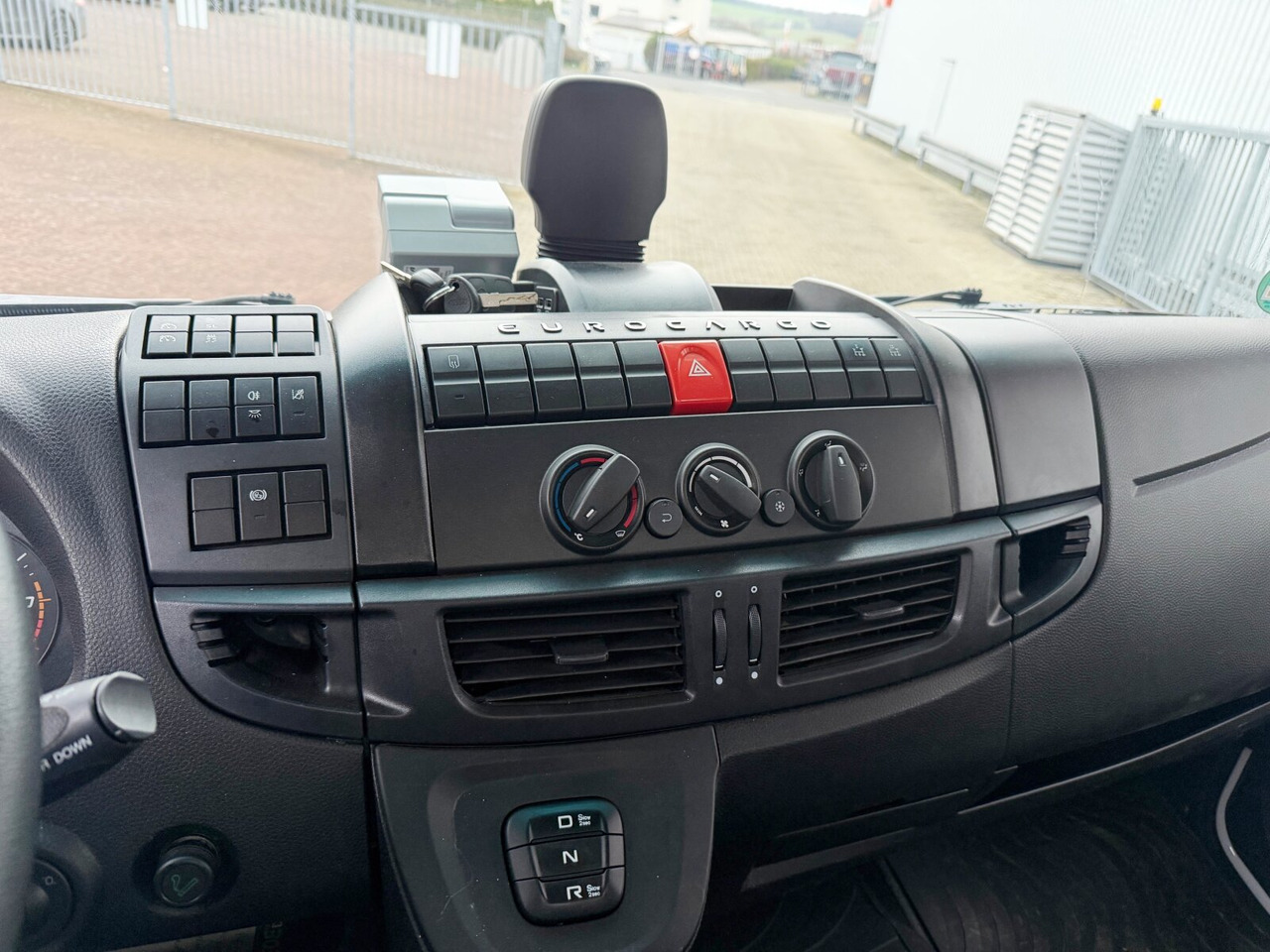 Iveco ML180E32 4x2 ML180E32 4x2 - Camión volquete: foto 4 Iveco ML180E32 4x2 ML180E32 4x2 - Camión volquete: foto 4