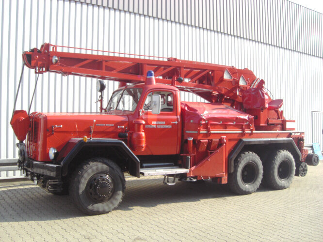 MAGIRUS URANUS 250D22 KW 16 MAGIRUS URANUS 250D22 KW 16 Feuerwehr Kranwagen - Camión de bomberos: foto 1 MAGIRUS URANUS 250D22 KW 16 MAGIRUS URANUS 250D22 KW 16 Feuerwehr Kranwagen - Camión de bomberos: foto 1
