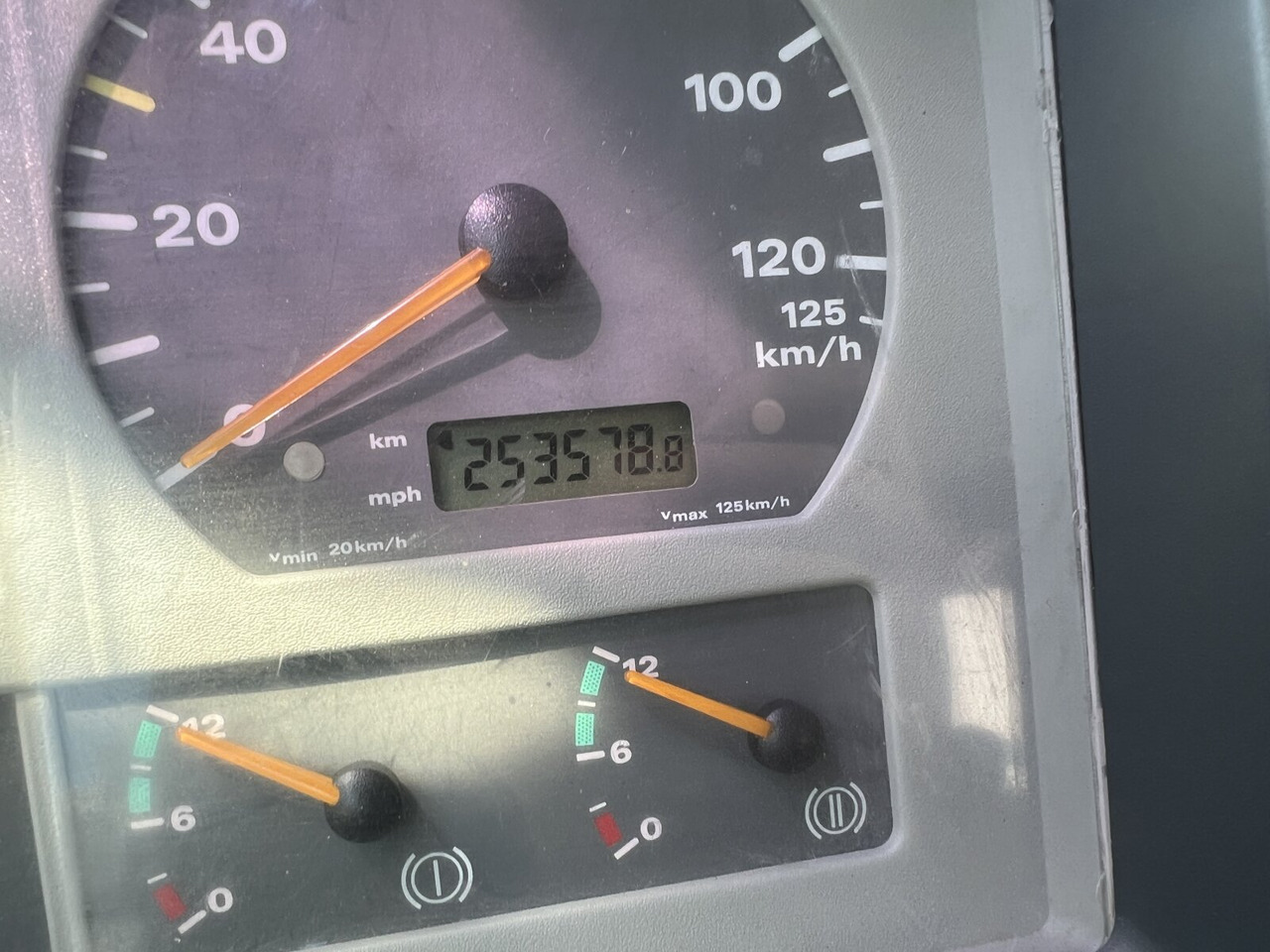 MAN TGA 26.363/410 6x4 BB TGA 26.363/410 6x4 BB, 2-S-Alukipper - Camión volquete, Camión grúa: foto 4 MAN TGA 26.363/410 6x4 BB TGA 26.363/410 6x4 BB, 2-S-Alukipper - Camión volquete, Camión grúa: foto 4