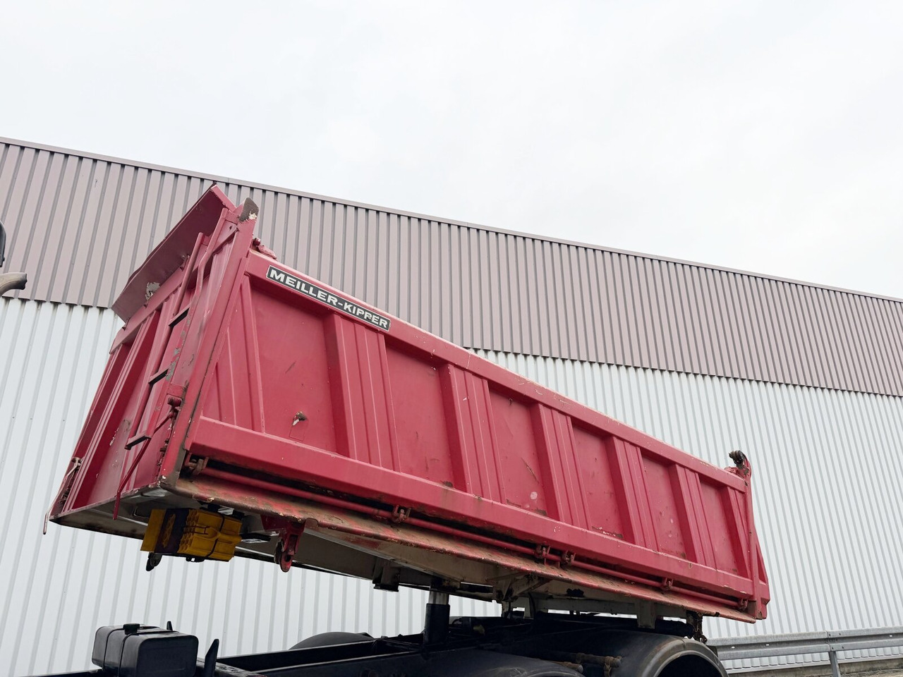 MAN TGA 26.400 6x6 BB TGA 26.400 6x6 BB, Winterdienstausstattung - Camión volquete: foto 2 MAN TGA 26.400 6x6 BB TGA 26.400 6x6 BB, Winterdienstausstattung - Camión volquete: foto 2