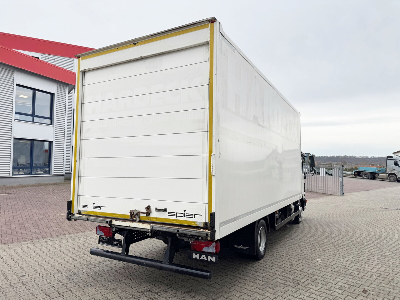 Camión caja cerrada MAN TGL 8.150 4x2 BL TGL 8.150 4x2 BL, Möbelkoffer mit Rolltor: foto 8