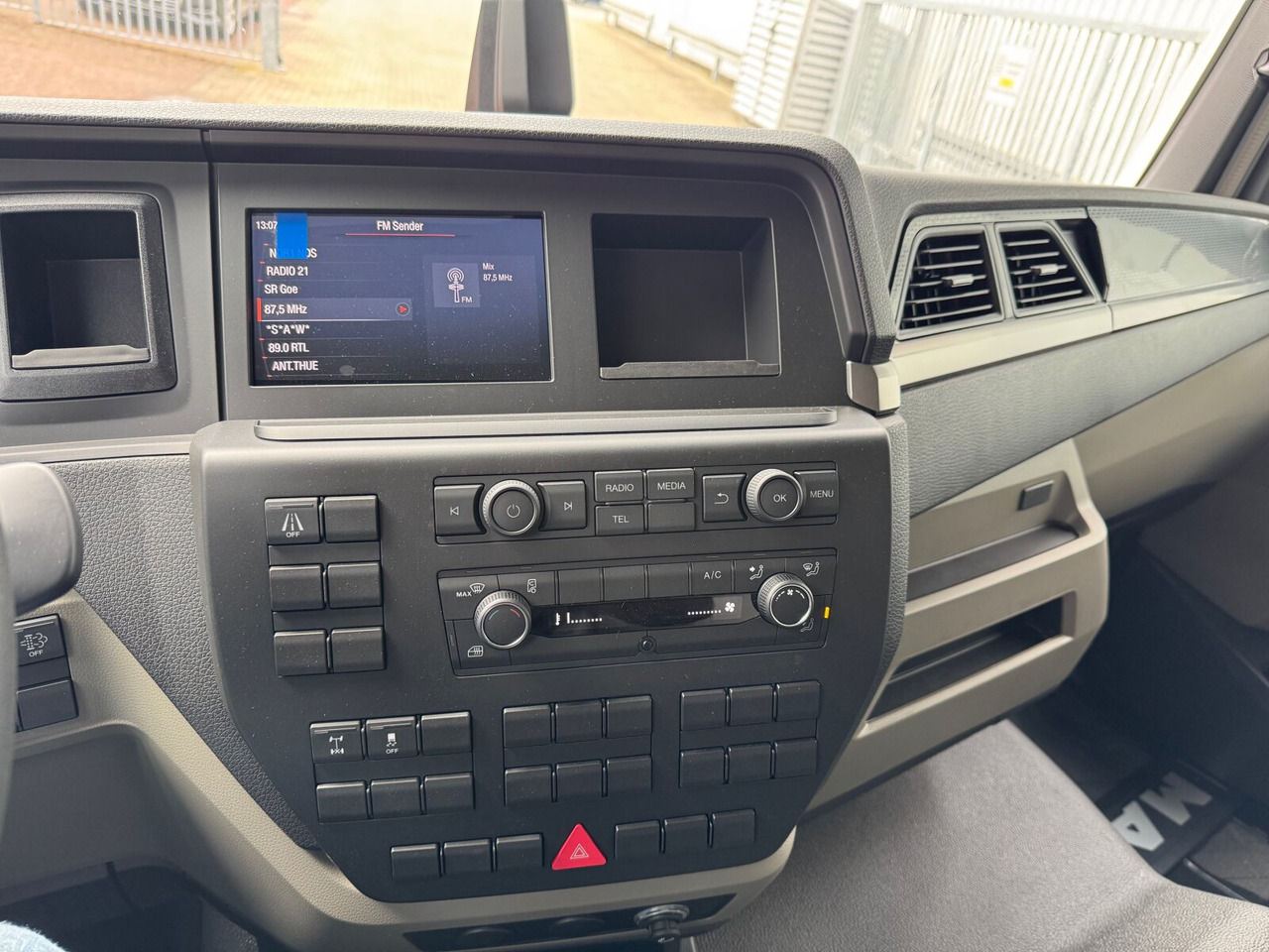 MAN TGL 8.160/190 4x2 BL CH TGL 8.160/190 4x2 BL CH, 3x VORHANDEN! - Camión chasis: foto 5 MAN TGL 8.160/190 4x2 BL CH TGL 8.160/190 4x2 BL CH, 3x VORHANDEN! - Camión chasis: foto 5