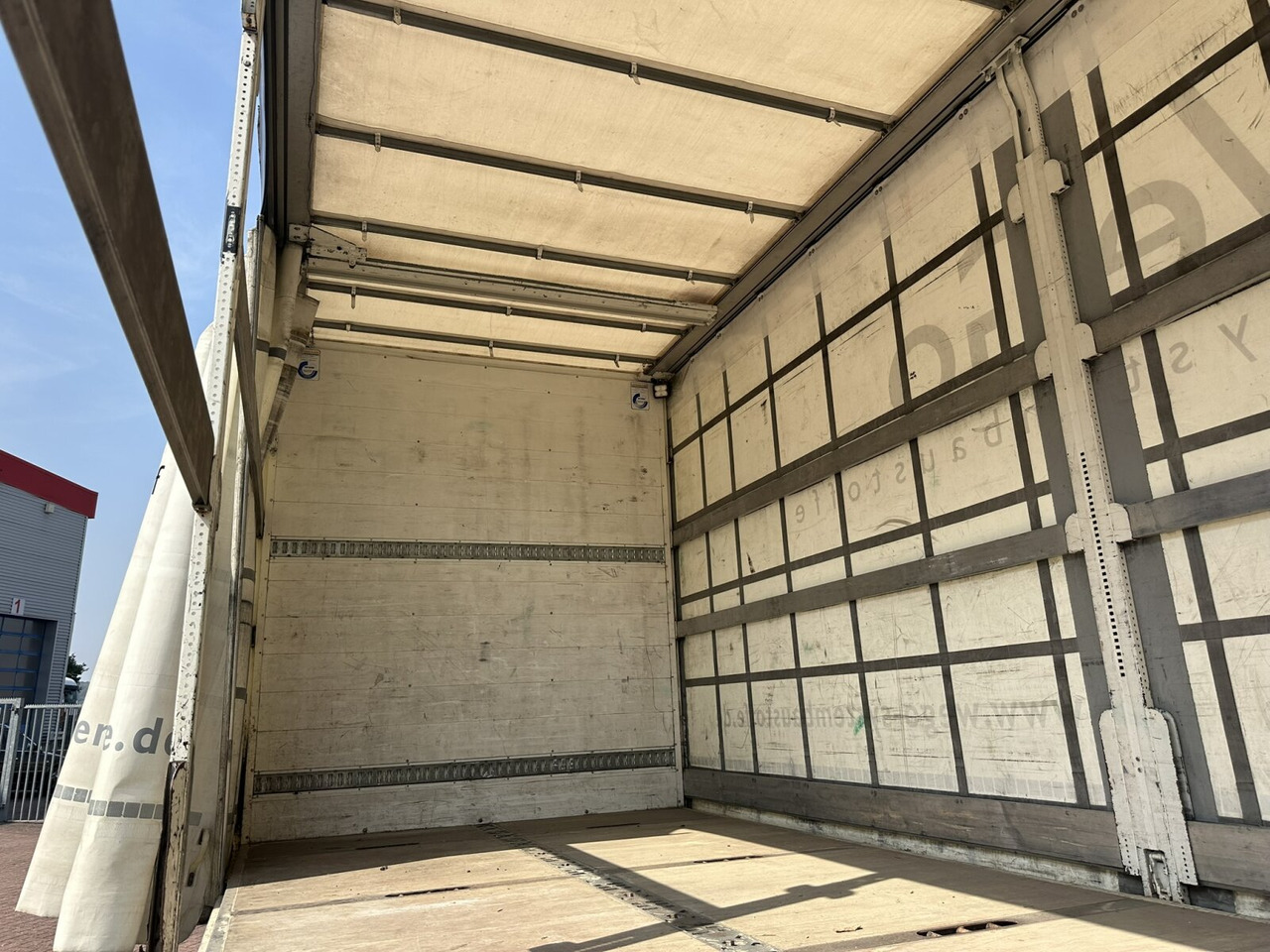 MAN TGS 26.400 6x2-4 LL TGS 26.400 6x2-4 LL, Lenk-/Lift, Edscha, Heckkran Palfinger PK23002-C + Jib PJ060A, Funk - Camión lona, Camión grúa: foto 3 MAN TGS 26.400 6x2-4 LL TGS 26.400 6x2-4 LL, Lenk-/Lift, Edscha, Heckkran Palfinger PK23002-C + Jib PJ060A, Funk - Camión lona, Camión grúa: foto 3