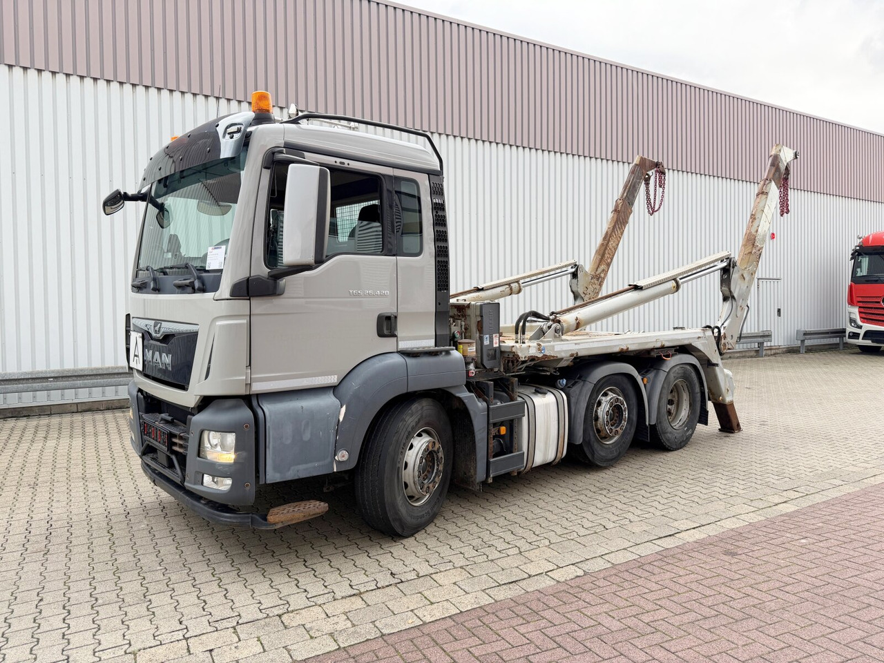 MAN TGS 26.420 6X2/4 BL TGS 26.420 6X2/4 BL, Intarder, Vorlauflenk-/lift, Tele-Absetzer, Funk - Camión portacontenedor de cadenas: foto 1 MAN TGS 26.420 6X2/4 BL TGS 26.420 6X2/4 BL, Intarder, Vorlauflenk-/lift, Tele-Absetzer, Funk - Camión portacontenedor de cadenas: foto 1