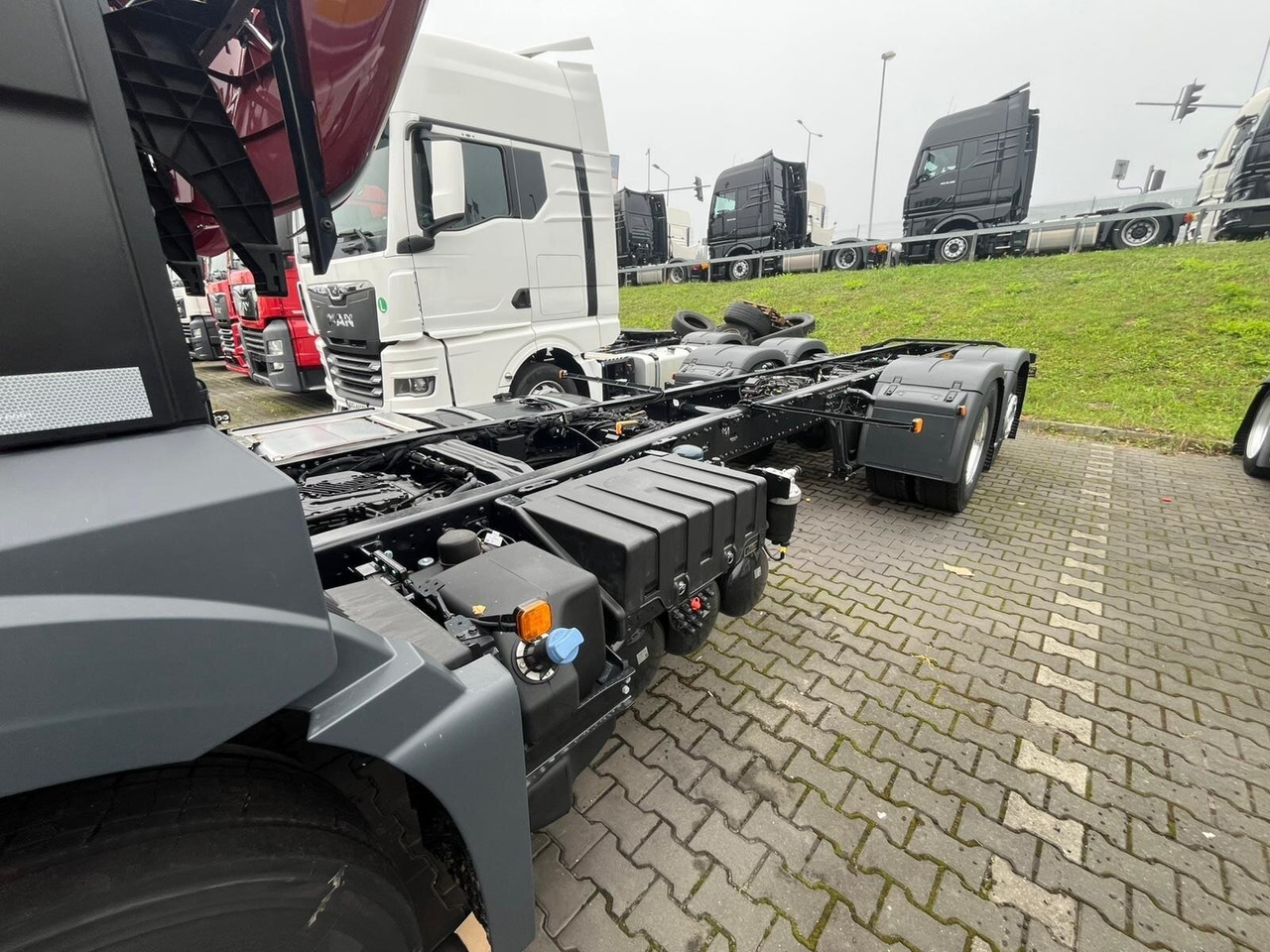 MAN TGS 26.440 6x2-4 LL CH TGS 26.440 6x2-4 LL CH, Lenk-/Liftachse, Navi, LED - Camión chasis: foto 5 MAN TGS 26.440 6x2-4 LL CH TGS 26.440 6x2-4 LL CH, Lenk-/Liftachse, Navi, LED - Camión chasis: foto 5