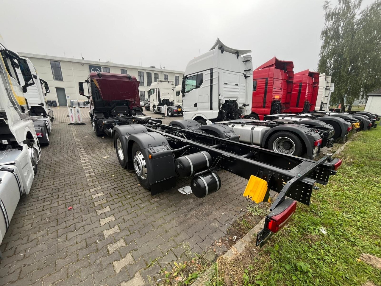 MAN TGS 26.440 6x2-4 LL CH TGS 26.440 6x2-4 LL CH, Lenk-/Liftachse, Navi, LED - Camión chasis: foto 4 MAN TGS 26.440 6x2-4 LL CH TGS 26.440 6x2-4 LL CH, Lenk-/Liftachse, Navi, LED - Camión chasis: foto 4
