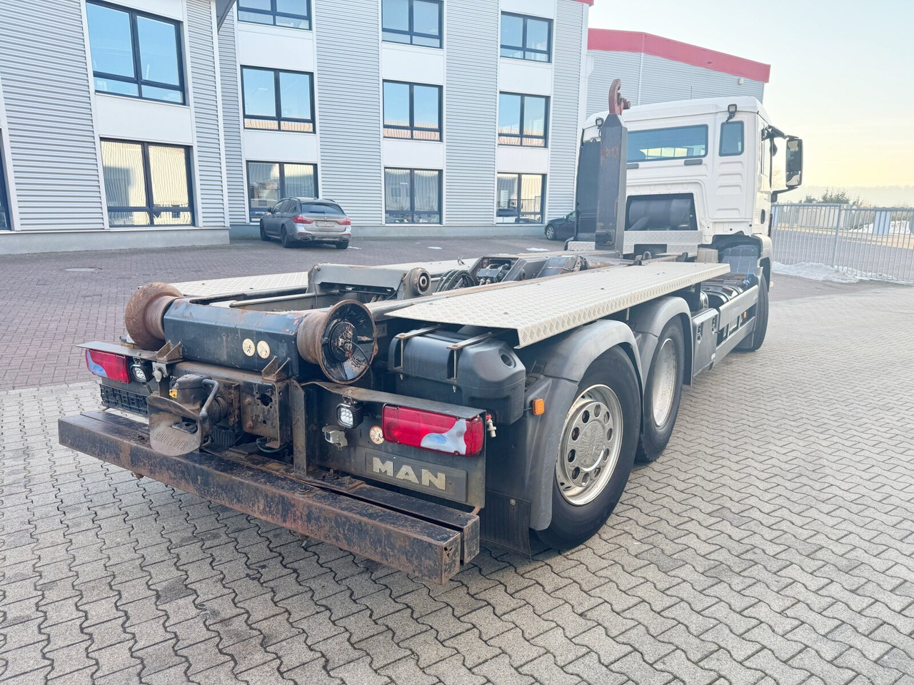 Camión multibasculante MAN TGS 26.480 6x2-4 BL TGS 26.480 6x2-4 BL, Lenk-Liftachse, VDL Abrollkipper bis 7m Container: foto 9