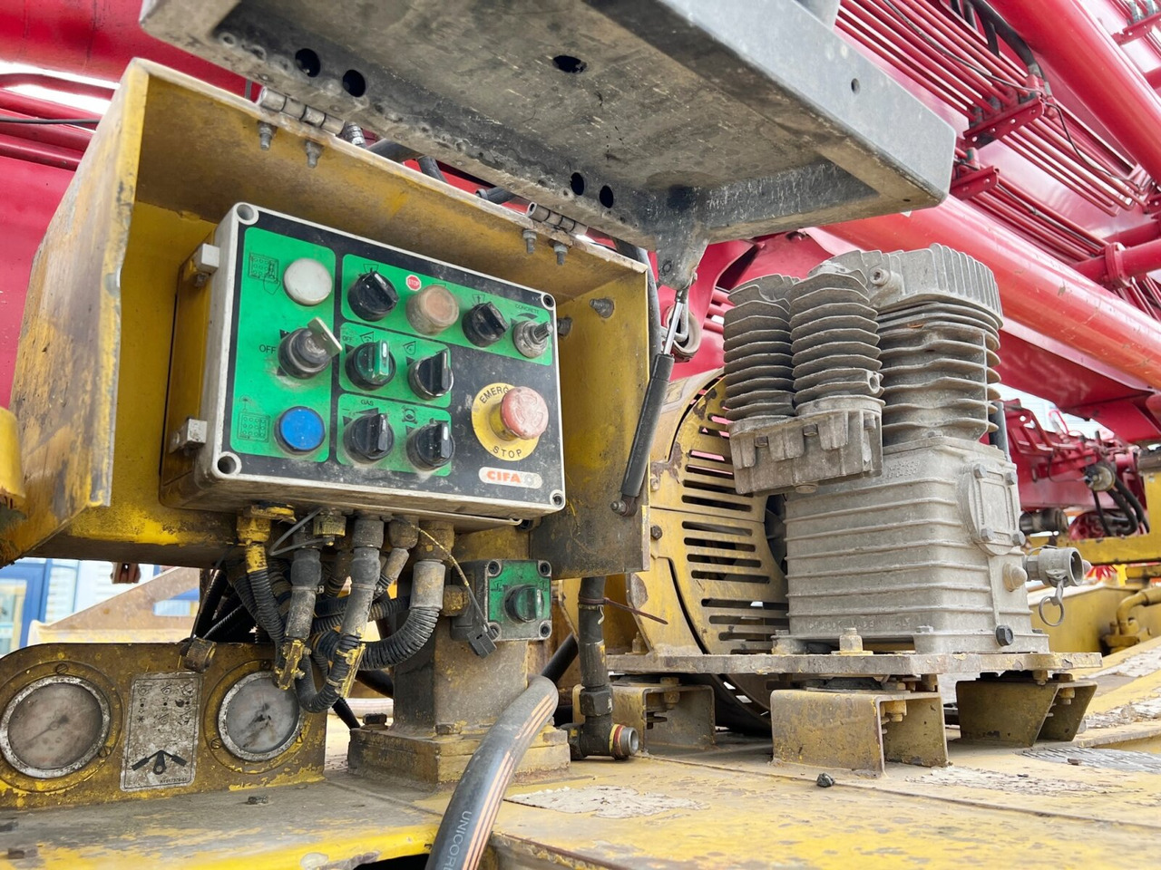 MAN TGS 33.440 6X4 BB TGS 33.440 6X4 BB, Betonpumpe CIFA K31L XZ, 31m Mast - Camión bomba de hormigón: foto 4 MAN TGS 33.440 6X4 BB TGS 33.440 6X4 BB, Betonpumpe CIFA K31L XZ, 31m Mast - Camión bomba de hormigón: foto 4