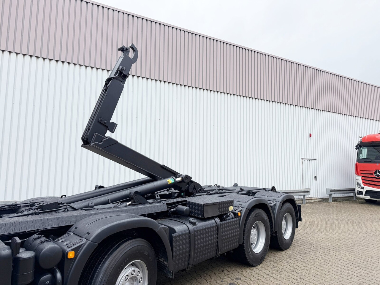 MAN TGS 35.480 8x4 BL TGS 35.480 8x4 BL, PriTarder, Navi - Camión multibasculante: foto 2 MAN TGS 35.480 8x4 BL TGS 35.480 8x4 BL, PriTarder, Navi - Camión multibasculante: foto 2