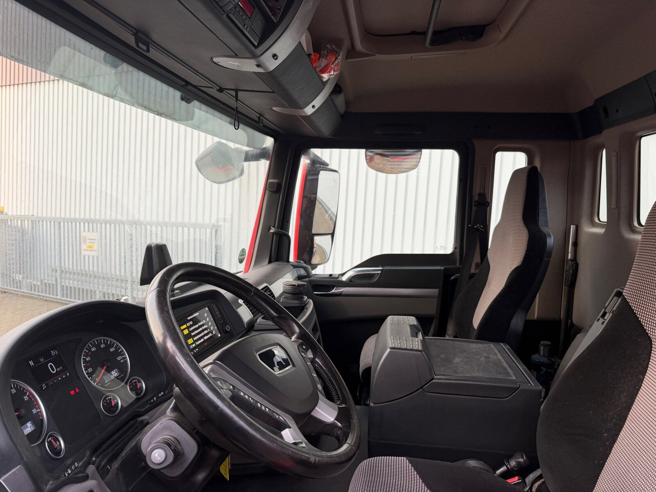 MAN TGS 35.500 8x4 BB TGS 35.500 8x4 BB, Pritarder, Meiller RK 30.65 - Camión multibasculante: foto 2 MAN TGS 35.500 8x4 BB TGS 35.500 8x4 BB, Pritarder, Meiller RK 30.65 - Camión multibasculante: foto 2