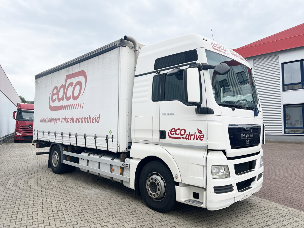 Arrendamiento de MAN TGX 18.400 4X2 BL TGX 18.400 4X2 BL, Fahrschule, 2x AHK, 6 Sitzer MAN TGX 18.400 4X2 BL TGX 18.400 4X2 BL, Fahrschule, 2x AHK, 6 Sitzer: foto 8
