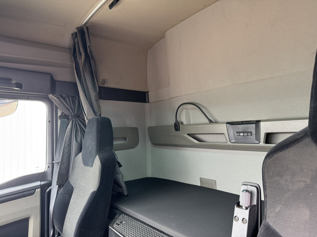 Camión multibasculante MAN TGX 26.470 6X2-4 BL TGX 26.470 6X2-4 BL, Lenk-/Liftachse, XLX-Fahrerhaus, VDL Abrollanlage 7m: foto 5 Camión multibasculante MAN TGX 26.470 6X2-4 BL TGX 26.470 6X2-4 BL, Lenk-/Liftachse, XLX-Fahrerhaus, VDL Abrollanlage 7m: foto 5