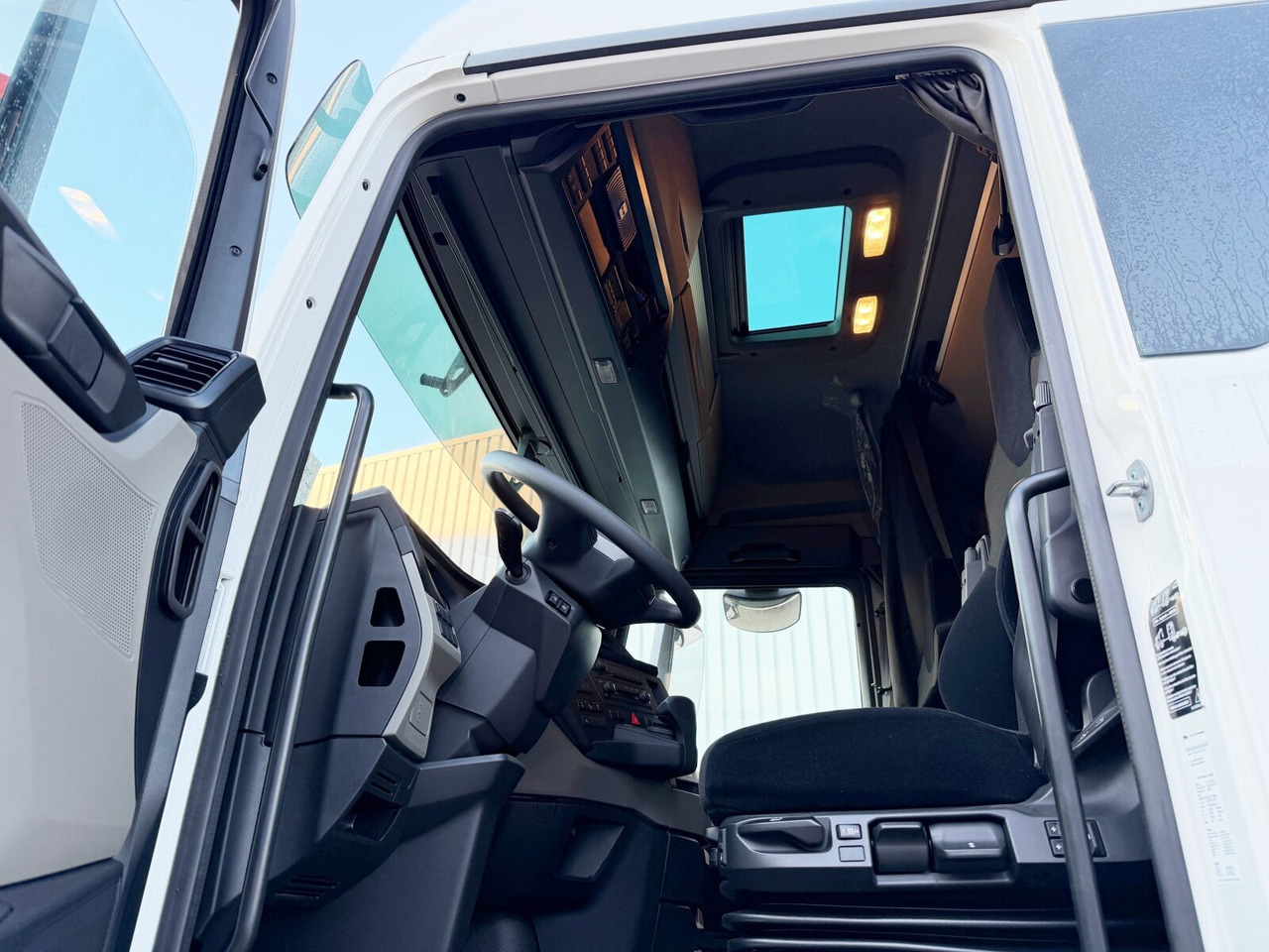 MAN TGX 26.470 6x2-4 BL TGX 26.470 6x2-4 BL, Lenk-/Liftachse, Retarder, Navi, Heckkran Atlas AK 170.2-A2 - Camión grúa, Camión caja abierta: foto 5 MAN TGX 26.470 6x2-4 BL TGX 26.470 6x2-4 BL, Lenk-/Liftachse, Retarder, Navi, Heckkran Atlas AK 170.2-A2 - Camión grúa, Camión caja abierta: foto 5