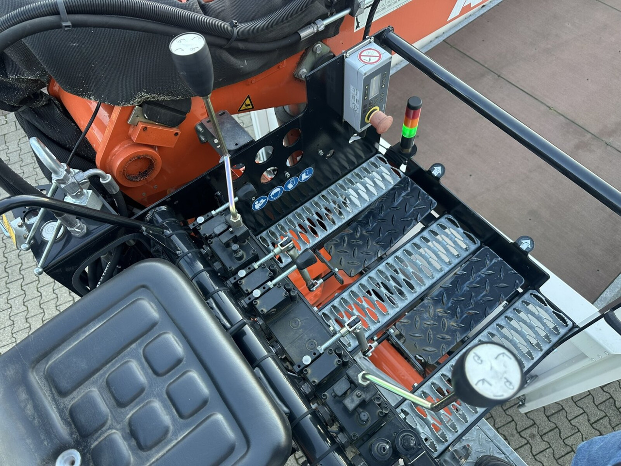 MAN TGX 26.470 6x2-4 BL TGX 26.470 6x2-4 BL, Lenk-/Liftachse, Retarder, Navi, Heckkran Atlas AK 170.2-A2 - Camión grúa, Camión caja abierta: foto 2 MAN TGX 26.470 6x2-4 BL TGX 26.470 6x2-4 BL, Lenk-/Liftachse, Retarder, Navi, Heckkran Atlas AK 170.2-A2 - Camión grúa, Camión caja abierta: foto 2