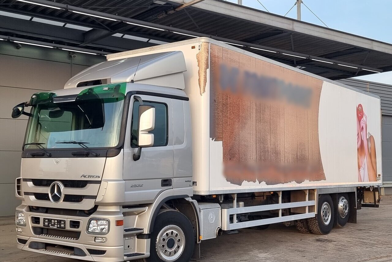 Mercedes-Benz Actros 2532 L 6x2 Actros 2532 L 6x2, Liftachse, LBW Dhollandia - Camión caja cerrada: foto 1 Mercedes-Benz Actros 2532 L 6x2 Actros 2532 L 6x2, Liftachse, LBW Dhollandia - Camión caja cerrada: foto 1