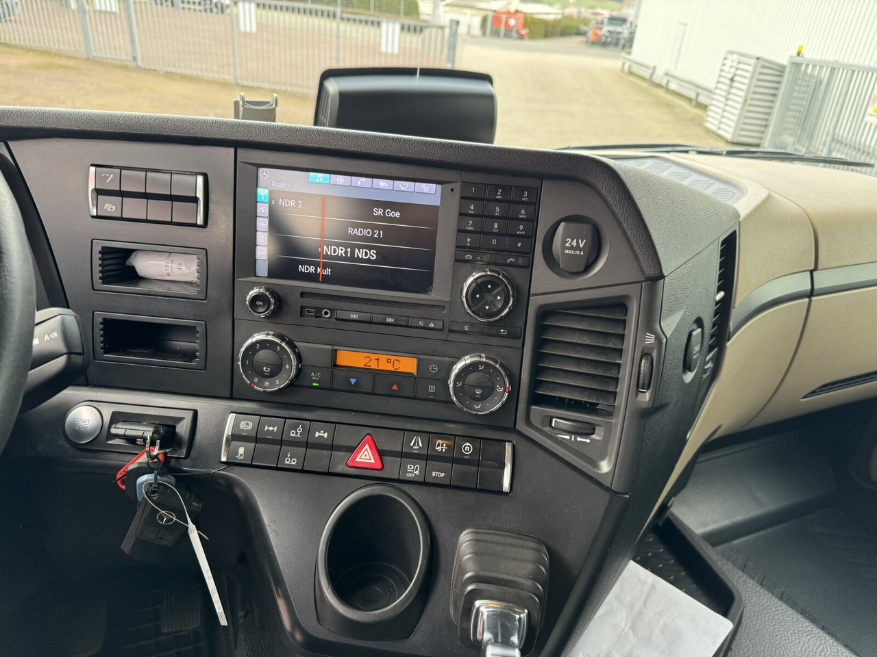 Mercedes-Benz Actros 2545 L 6x2 Actros 2545 L 6x2/46, Retarder, Lenk-/Liftachse, StreamSpace, Navi - Camión multibasculante: foto 5 Mercedes-Benz Actros 2545 L 6x2 Actros 2545 L 6x2/46, Retarder, Lenk-/Liftachse, StreamSpace, Navi - Camión multibasculante: foto 5