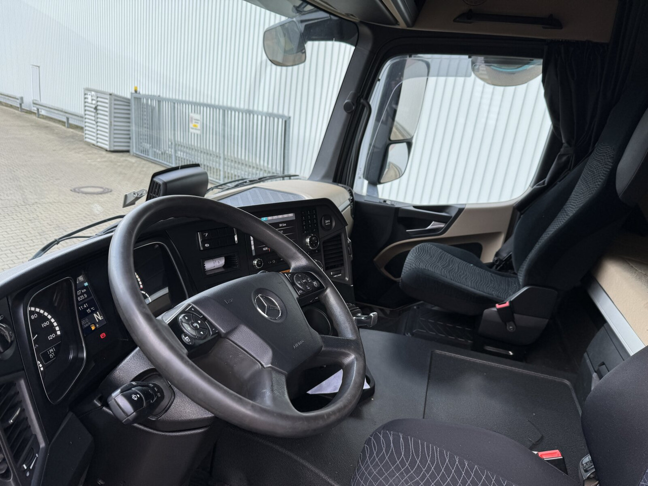 Mercedes-Benz Actros 2545 L 6x2 Actros 2545 L 6x2/46, Retarder, Lenk-/Liftachse, StreamSpace, Navi - Camión multibasculante: foto 3 Mercedes-Benz Actros 2545 L 6x2 Actros 2545 L 6x2/46, Retarder, Lenk-/Liftachse, StreamSpace, Navi - Camión multibasculante: foto 3