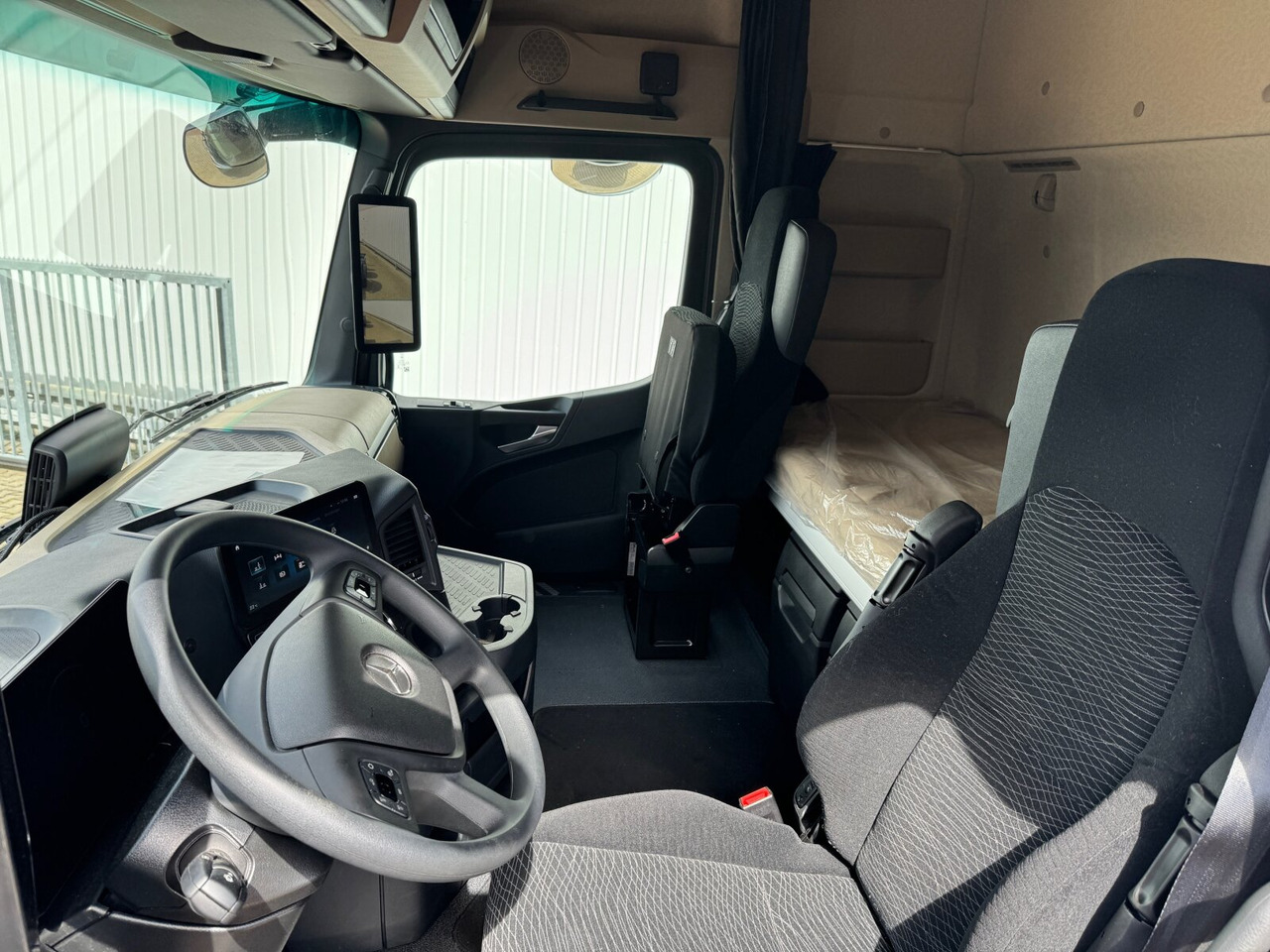 Mercedes-Benz Actros 2548 L 6x2 Actros 2548 L 6x2, Retarder, Lenk-/Liftachse, Navi, MirrorCam, MultimediaCockpit - Camión multibasculante: foto 4 Mercedes-Benz Actros 2548 L 6x2 Actros 2548 L 6x2, Retarder, Lenk-/Liftachse, Navi, MirrorCam, MultimediaCockpit - Camión multibasculante: foto 4