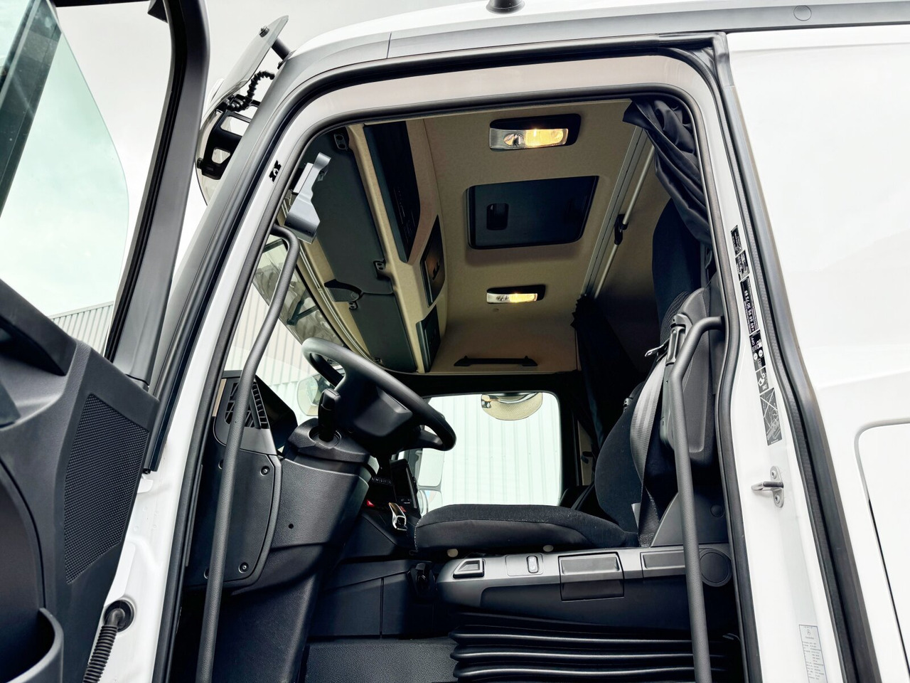 Mercedes-Benz Actros 2645 L 6x4 Actros 2645 L 6x4, MultimediaCockpit, Motorabtrieb, Funk - Camión multibasculante: foto 2 Mercedes-Benz Actros 2645 L 6x4 Actros 2645 L 6x4, MultimediaCockpit, Motorabtrieb, Funk - Camión multibasculante: foto 2