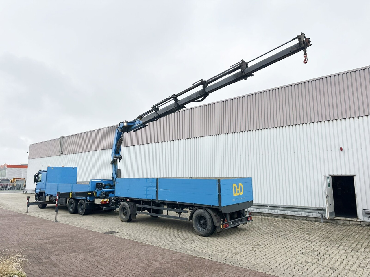 Mercedes-Benz Actros 2741 L 6x4 Actros 2741 L 6x4, Twist-Lock ausz. auf 3m, Heckkran Palfinger PK 42502-D, Funk - Camión caja abierta, Camión grúa: foto 4 Mercedes-Benz Actros 2741 L 6x4 Actros 2741 L 6x4, Twist-Lock ausz. auf 3m, Heckkran Palfinger PK 42502-D, Funk - Camión caja abierta, Camión grúa: foto 4