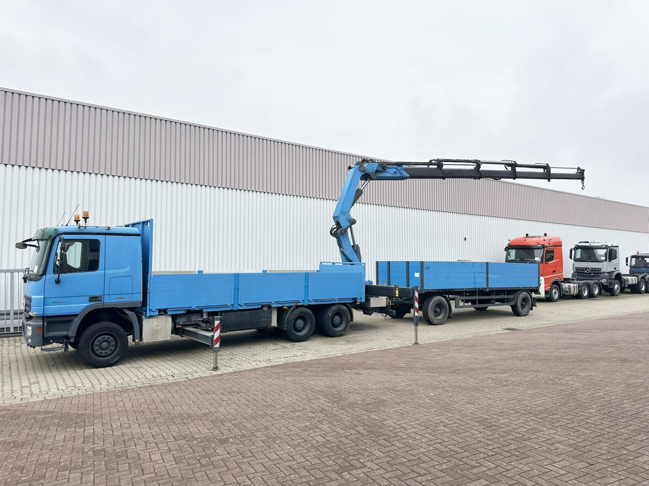 Mercedes-Benz Actros 2741 L 6x4 Actros 2741 L 6x4, Twist-Lock ausz. auf 3m, Heckkran Palfinger PK 42502-D, Funk - Camión caja abierta, Camión grúa: foto 3 Mercedes-Benz Actros 2741 L 6x4 Actros 2741 L 6x4, Twist-Lock ausz. auf 3m, Heckkran Palfinger PK 42502-D, Funk - Camión caja abierta, Camión grúa: foto 3