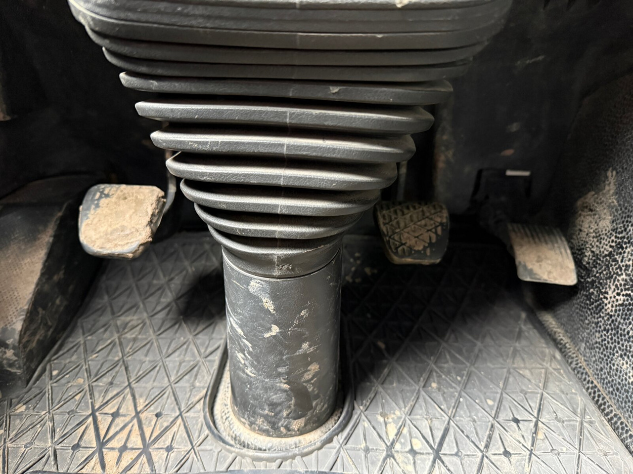 Mercedes-Benz Actros 3241 K 8x4/4 Actros 3241 K 8x4/4, Bordmatik - Camión volquete: foto 5 Mercedes-Benz Actros 3241 K 8x4/4 Actros 3241 K 8x4/4, Bordmatik - Camión volquete: foto 5